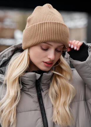 Жіноча шапка Staff beige basic