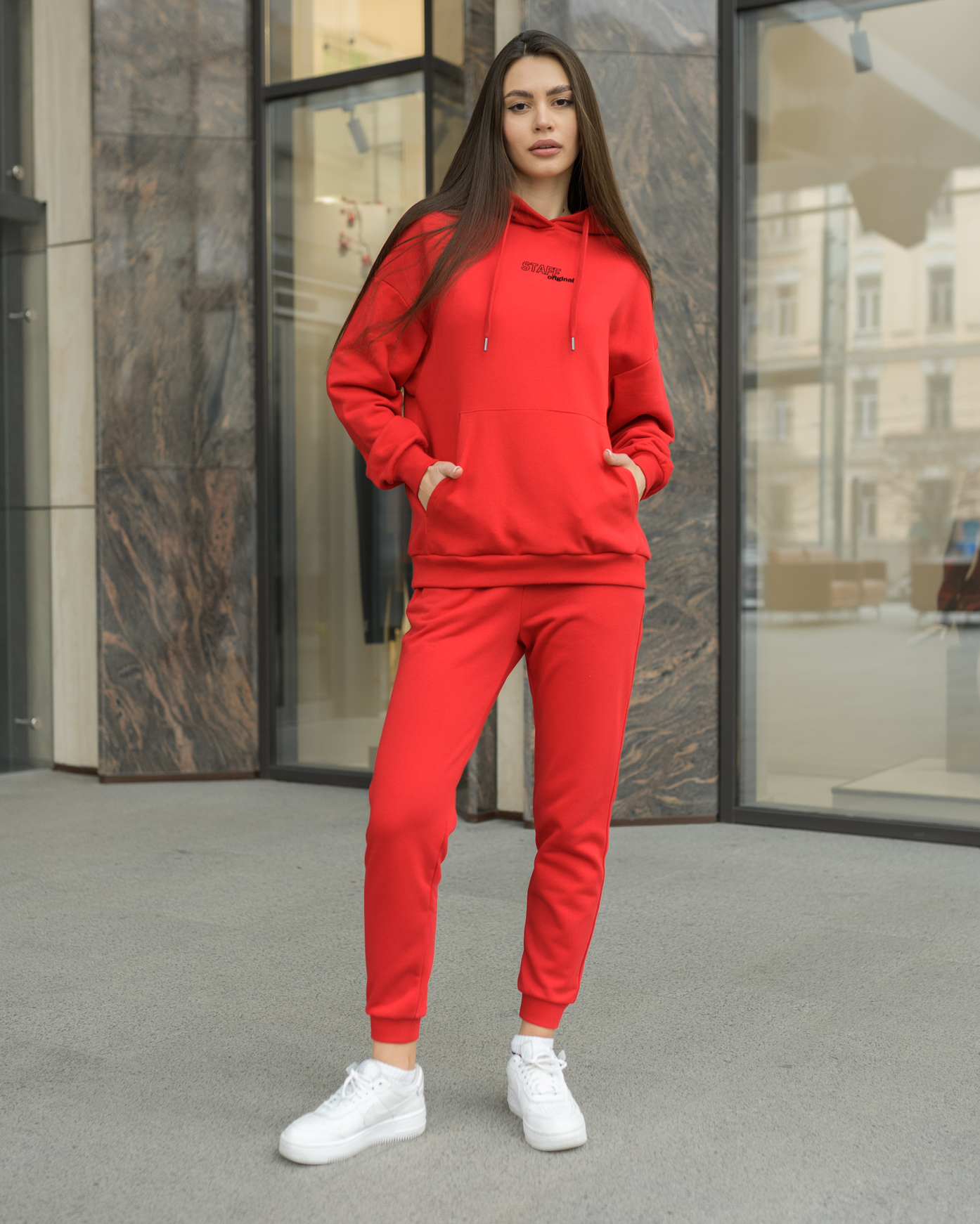 Женская одежда - спортивный костюм красный