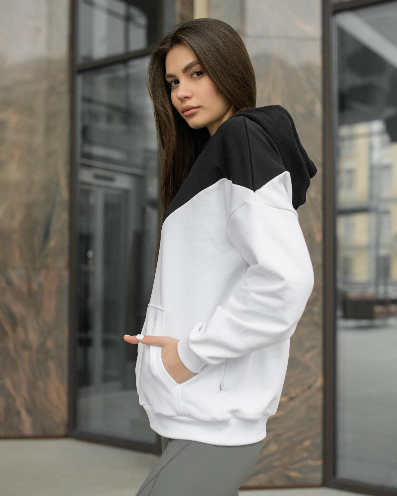 Худі жіноче Staff black & white logo oversize чорно-біле для дівчини з ...