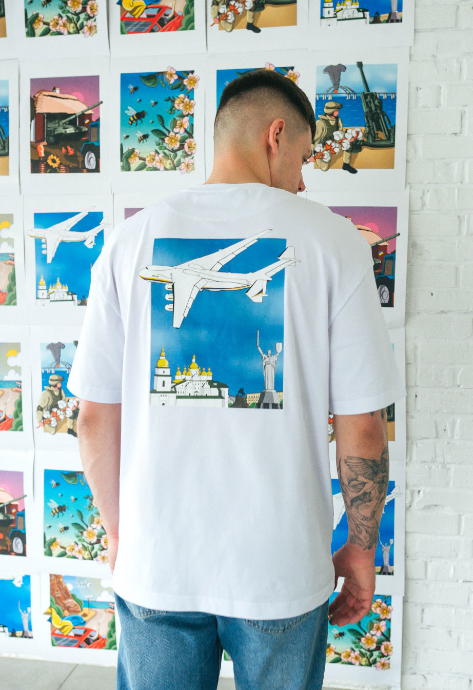 Футболка чоловіча Staff x Saga4 art 1 oversize біла з принтом
