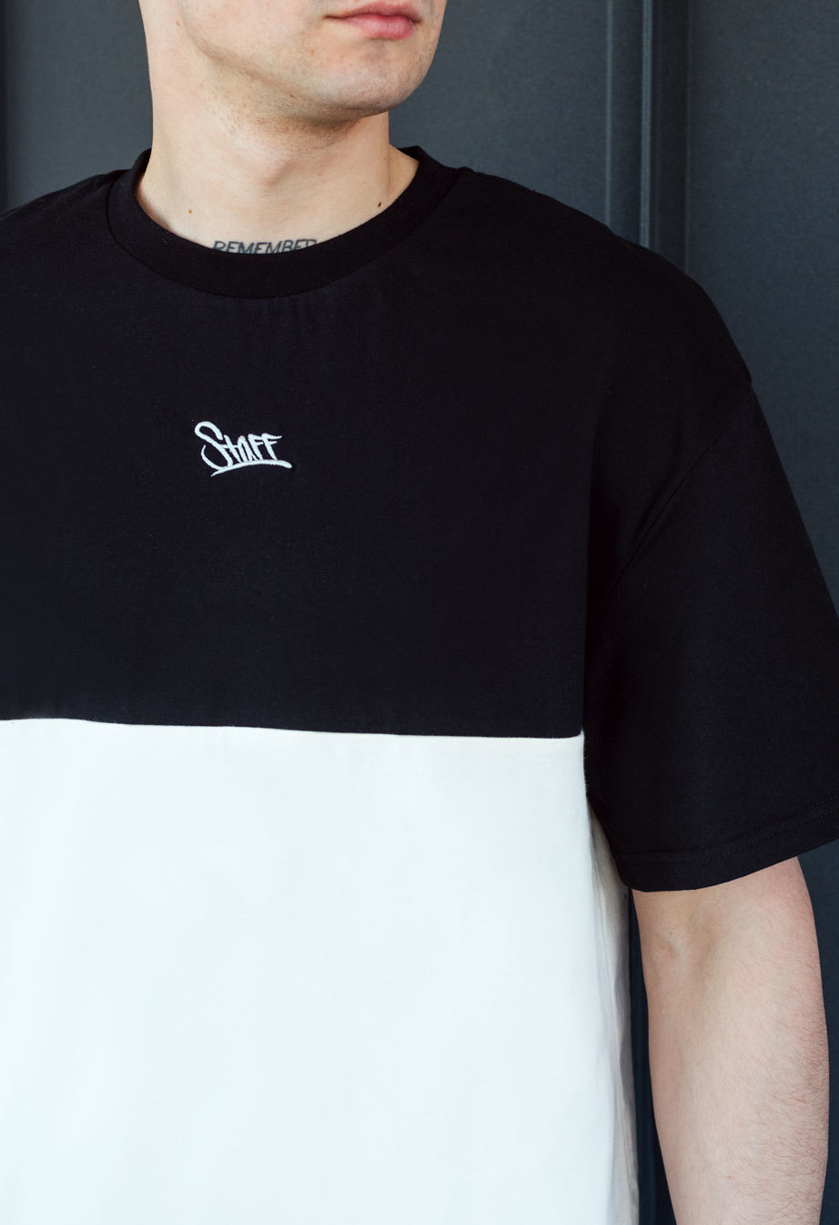 Футболка чоловіча Staff black & milk logo oversize чорно-молочного ...