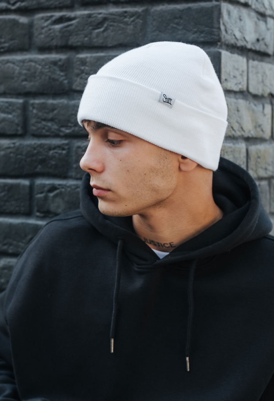 Шапка чоловіча Staff white basic біла базова з логотипом для хлопця з ...