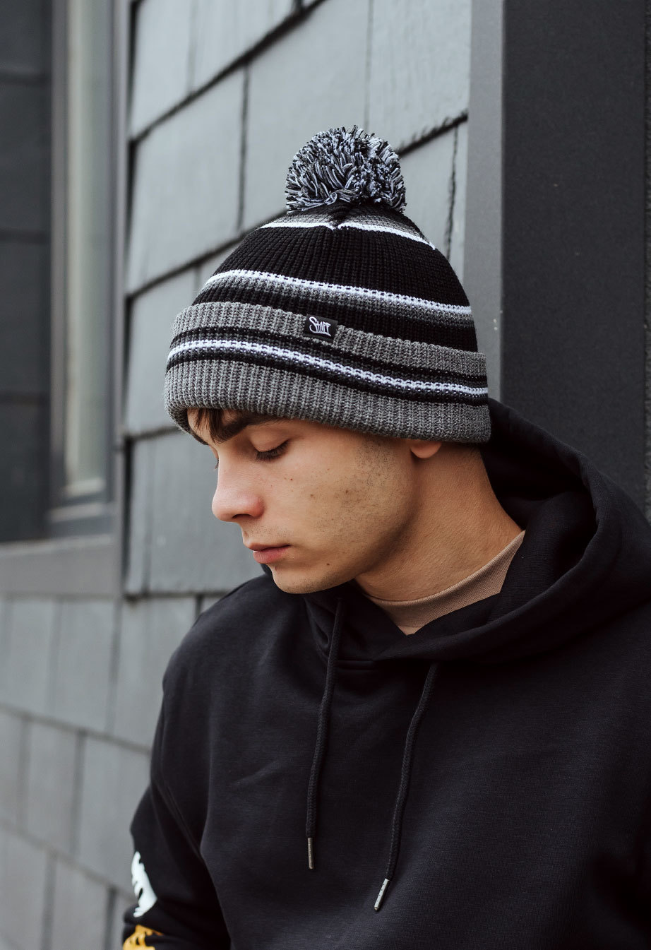 Зимова шапка чоловіча Staff gray & black сіро-чорна з відворотом з ...