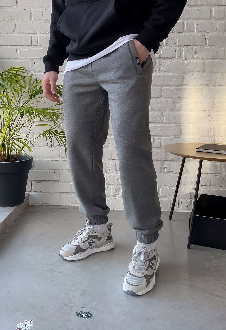 Спортивні штани чоловічі Staff mi graphite basic fleece графітового ...