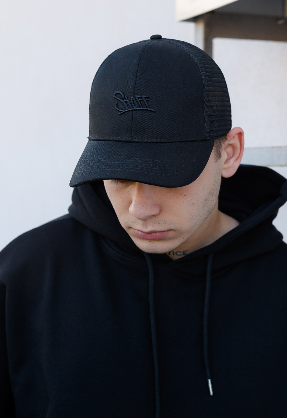 Чоловіча кепка Staff black logo чорна з логотипом тракер модна на літо ціна