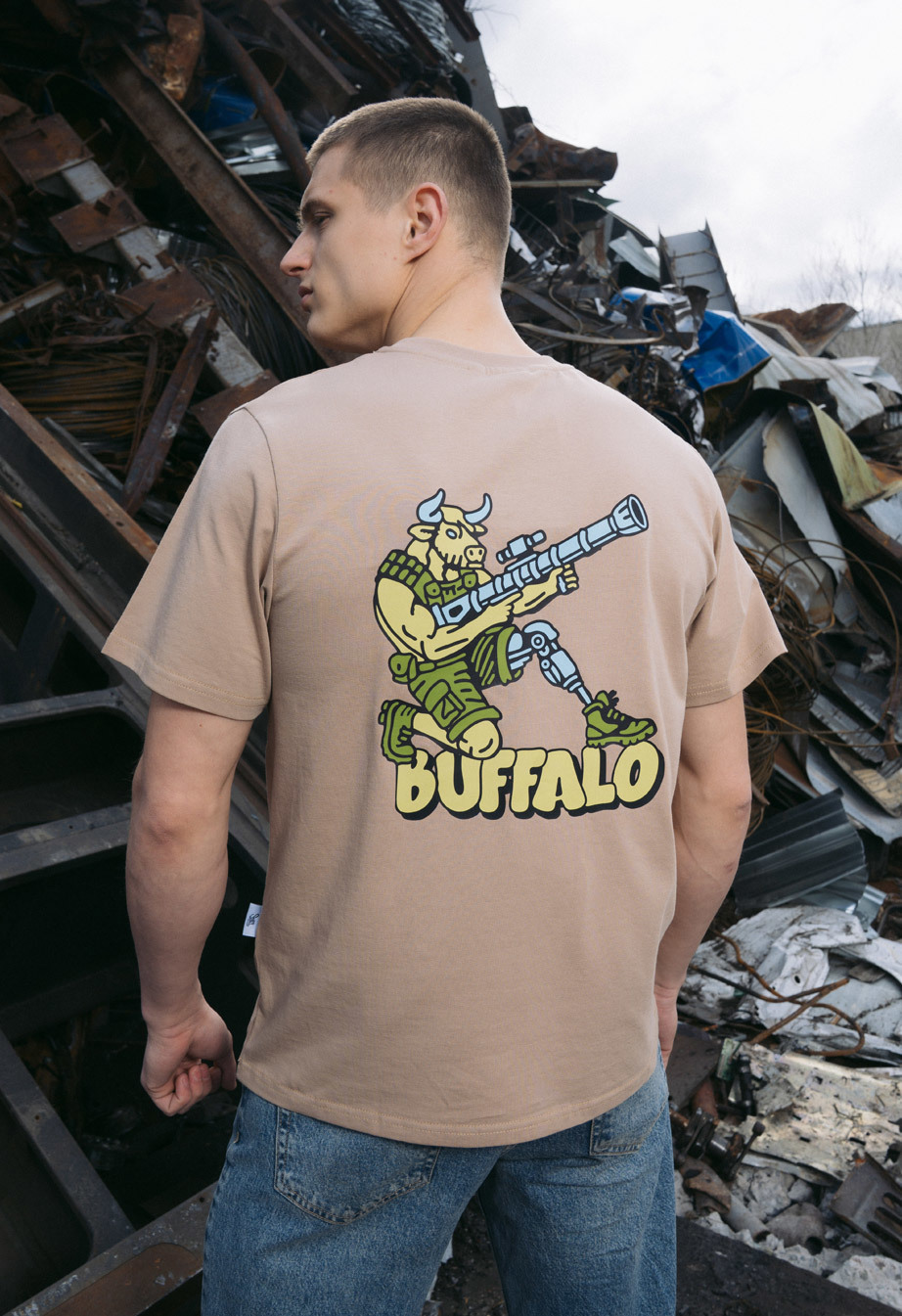 トップス TheThreeRobbers STAG BUFFALO SHIRT Футболка Staff x Buffalo 1 coyote світло-коричнева з логотипом з