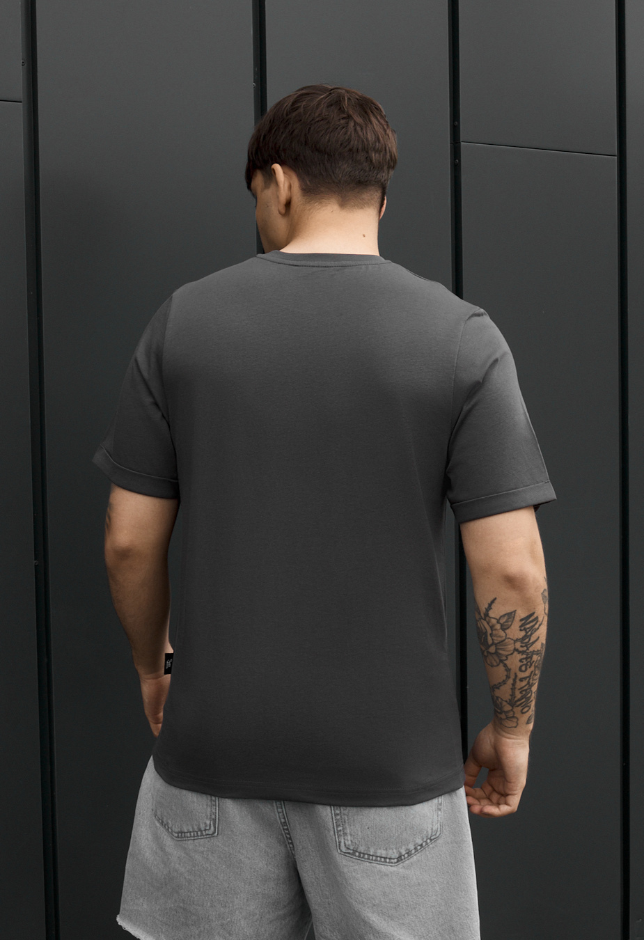 Футболка чоловіча Staff dark gray logo темно-сіра молодіжна з