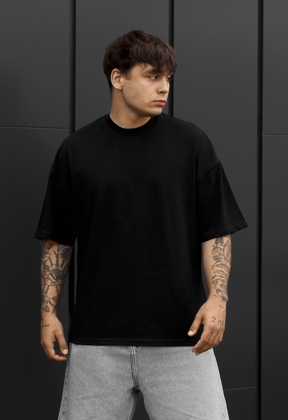 m*o様 ルース　35セット Футболка чоловіча Staff moments oversize чорна з надписом для